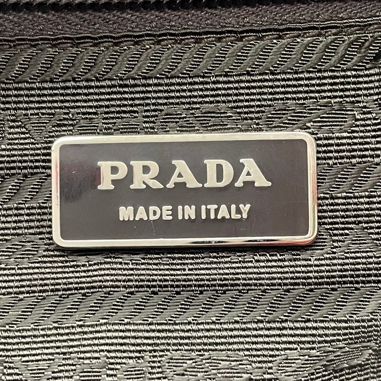 プラダ PRADA ハンドバッグ トートバッグ ミニバッグ ナイロン パテントレザー エナメル 三角ロゴ プレート テスート 本革 レッド 赤 ビンテージ クラシック エレガント レディース お出かけ 散歩 旅行 女子会 パーティ イタリア製 希少 S87