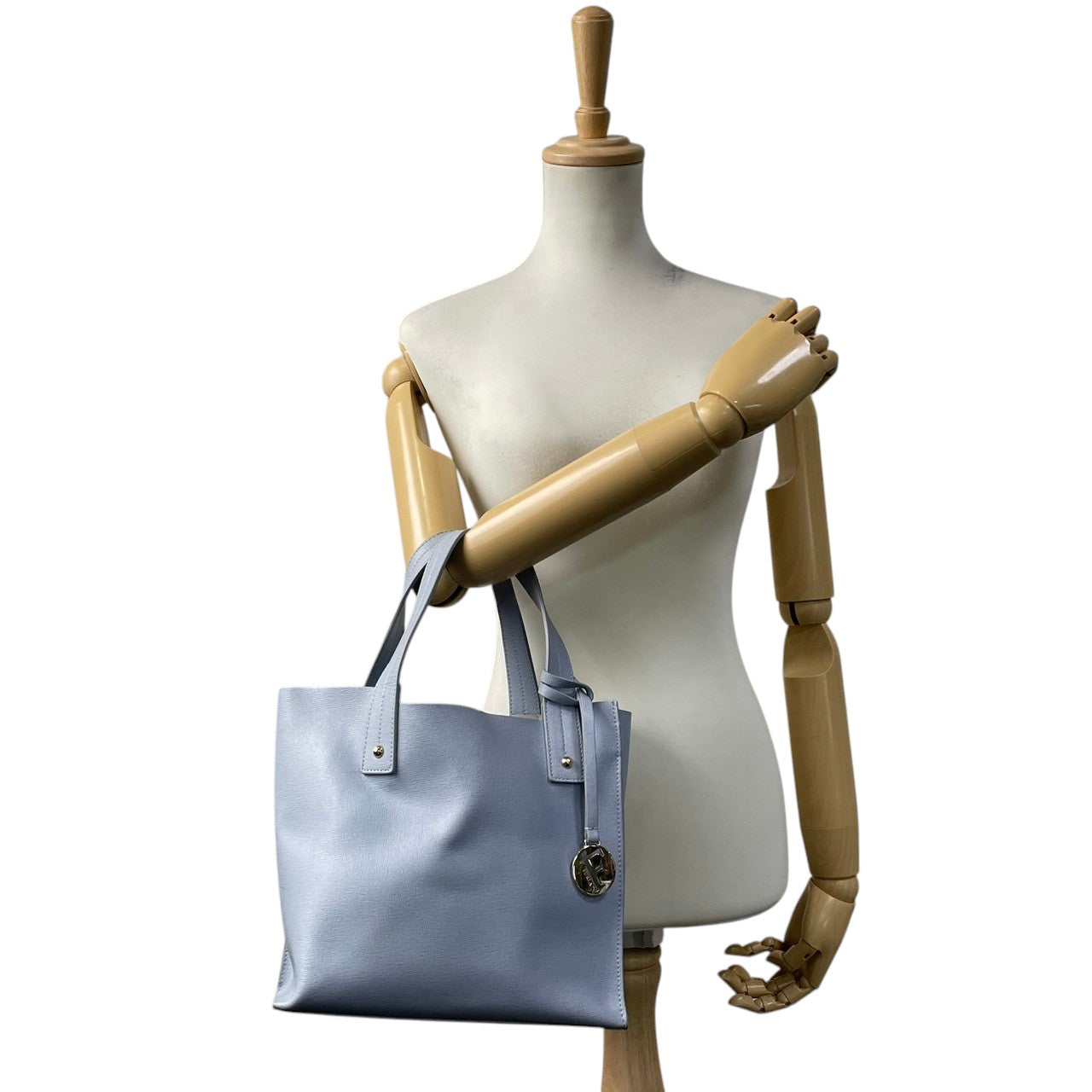 フルラ FURLA ハンドバッグ トートバッグ 2WAY レザー 本革 水色 ライトブルー パステルカラー ビンテージ クラシック エレガント 上品 鞄 手提げ ワンショルダー 自立可 レディース お出かけ 旅行 デイリー ロゴ シルバー金具 S87