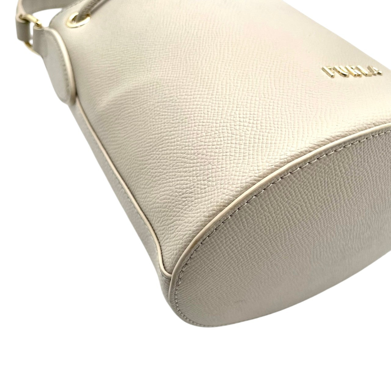 フルラ FURLA ハンドバッグ ショルダーバッグ 2WAY レザー 本革 ベージュ 無地 ビンテージ クラシック エレガント 上品 鞄 斜め掛け可 自立可 レディース 女子会 お出かけ 旅行 デイリー 華やか ゴールド金具 ロゴチャーム 希少 良品 S87