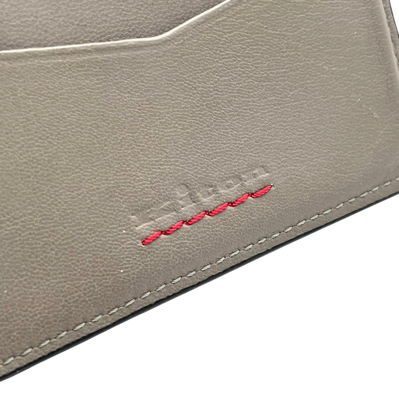 キートン Kiton 二つ折り財布 コンパクトウォレット レザー 本革 ブラック 黒 無地 ビンテージ クラシック エレガント 上品 シンプル ミニマル 財布 小物 メンズ レディース ユニセックス 贈り物 人気 定番 ファッション イタリア製 m3