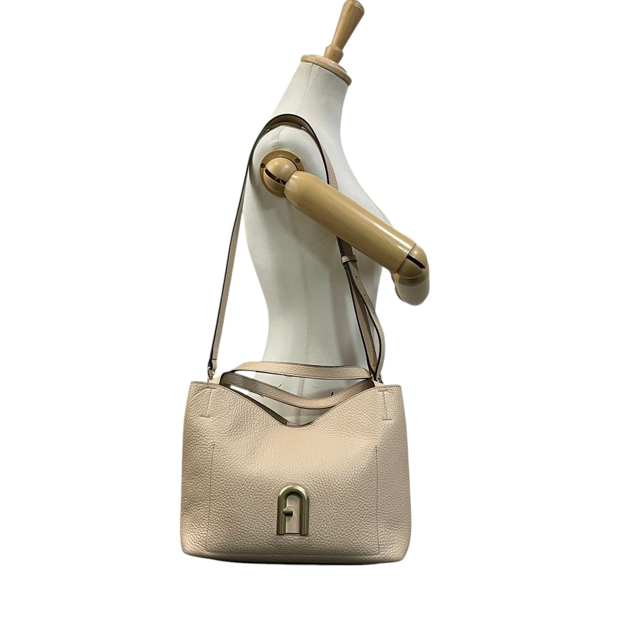 フルラ FURLA ハンドバッグ ショルダーバッグ 2WAY レザー 本革 ベージュ 無地 ビンテージ クラシック エレガント 上品 鞄 斜め掛け可 自立可 A4収納可 通勤 通学 大容量 レディース お出かけ 旅行 デイリー 良品 S91