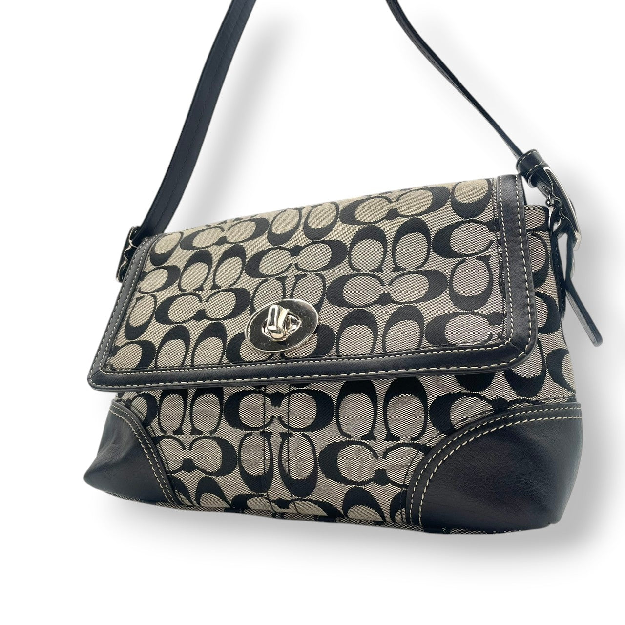 美品 コーチ COACH ショルダーバッグ キャンバス レザー 本革 グレー ブラック 黒 シルバー金具 シグネチャー クロスボディ 斜め掛け可 フラップ エレガント クラシック カジュアル デイリー お出かけ 旅行 レディース 自立可 ターンロック S91