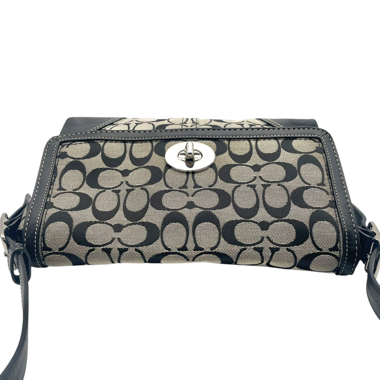 美品 コーチ COACH ショルダーバッグ キャンバス レザー 本革 グレー ブラック 黒 シルバー金具 シグネチャー クロスボディ 斜め掛け可 フラップ エレガント クラシック カジュアル デイリー お出かけ 旅行 レディース 自立可 ターンロック S91