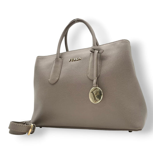 FURLA フルラ ハンドバッグ ショルダーバッグ 2WAY クロスボディ 斜め掛け可 レザー 本革 グレー 灰色 ロゴチャーム ファスナー エレガント クラシック カジュアル 通勤 通学 デイリー フォーマル カバン 鞄 自立可 レディース U4