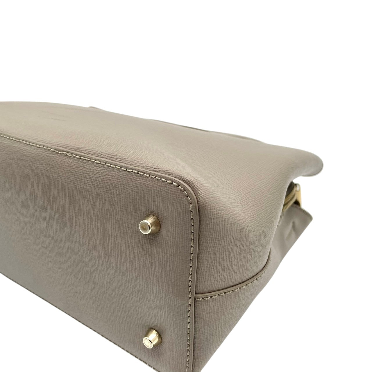 FURLA フルラ ハンドバッグ ショルダーバッグ 2WAY クロスボディ 斜め掛け可 レザー 本革 グレー 灰色 ロゴチャーム ファスナー エレガント クラシック カジュアル 通勤 通学 デイリー フォーマル カバン 鞄 自立可 レディース U4