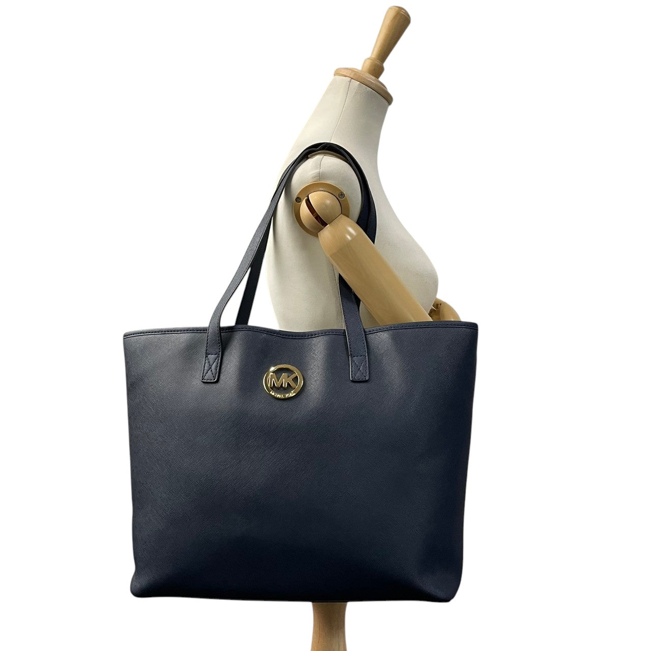 MICHAEL KORS マイケルコース トートバッグ ショルダーバッグ ワンショルダー 肩掛け レザー 本革 ネイビー 紺色 ゴールド金具 ロゴチャーム 無地 シンプル 大容量 A4収納可 上品 エレガント クラシック 鞄 自立可 レディース U4