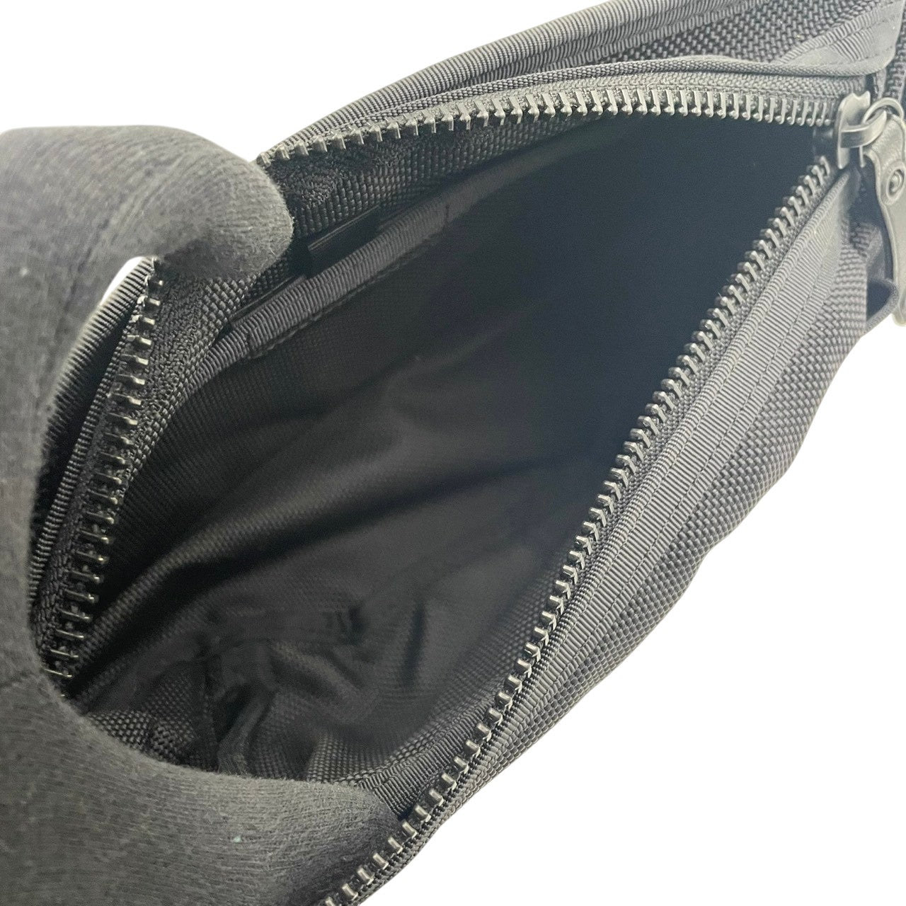 美品 ポーター PORTER ボディバッグ ウエストバッグ ウエストポーチ ナイロン ブラック 黒 斜め掛け可 クロスボディ メンズ レディース ユニセックス カジュアル スタイリッシュ アウトドア 旅行 デイリー トラベル カバン 鞄 かばん S96