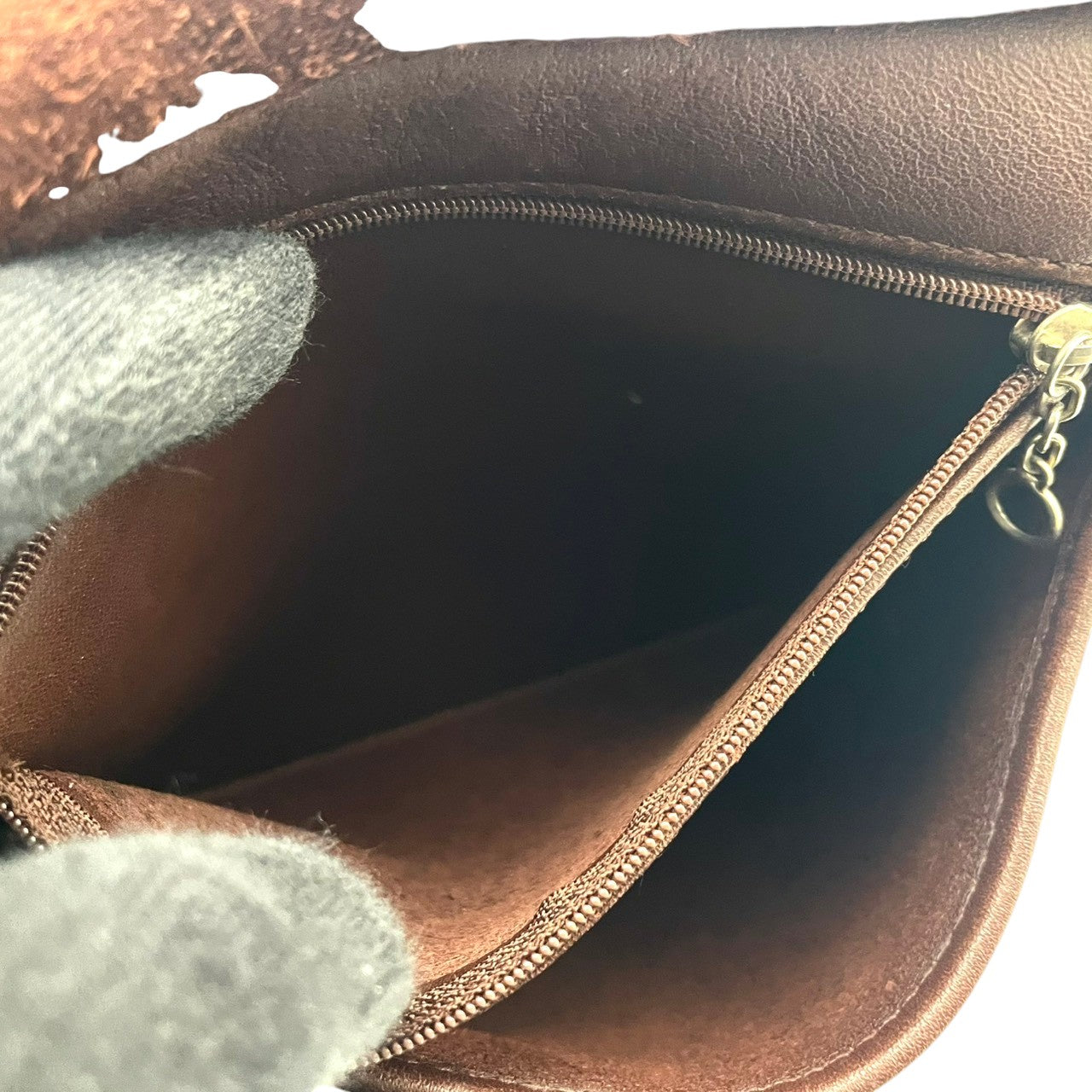 良品 コーチ COACH オールドコーチ ショルダーバッグ クロスボディ レザー 本革 ブラウン 茶 斜め掛け可 肩掛け サコッシュ ヴィンテージ クラシック レトロ エレガント 上品 通勤 通学 レディース カジュアル デイリー 鞄 かばん S96