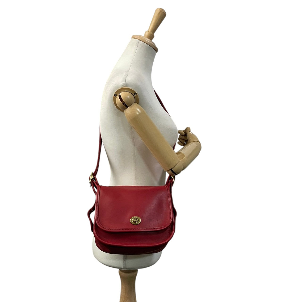 良品 コーチ COACH オールドコーチ ショルダーバッグ クロスボディ レザー 本革 レッド 赤 斜め掛け可 肩掛け ポシェット ターンロック ビンテージ レトロ エレガント 上品 シンプル カジュアル デイリー トラベル 旅行 レディース S96