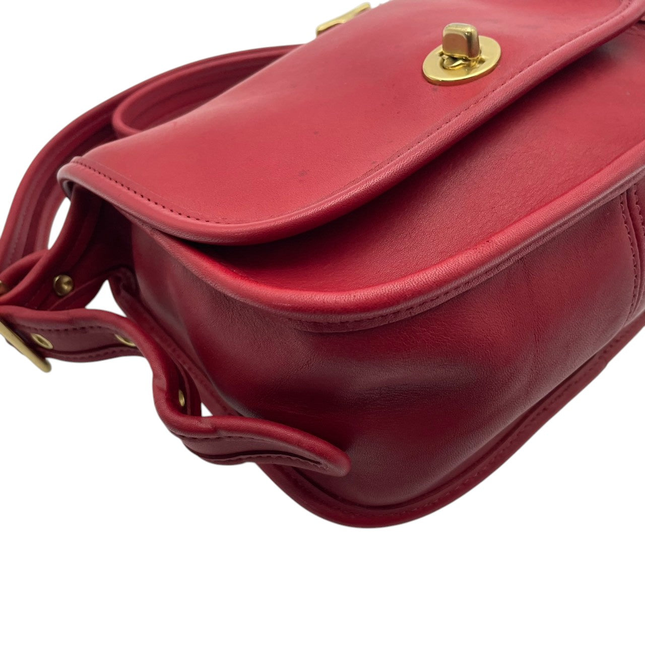 良品 コーチ COACH オールドコーチ ショルダーバッグ クロスボディ レザー 本革 レッド 赤 斜め掛け可 肩掛け ポシェット ターンロック ビンテージ レトロ エレガント 上品 シンプル カジュアル デイリー トラベル 旅行 レディース S96