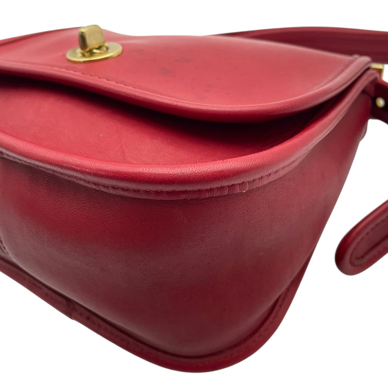 良品 コーチ COACH オールドコーチ ショルダーバッグ クロスボディ レザー 本革 レッド 赤 斜め掛け可 肩掛け ポシェット ターンロック ビンテージ レトロ エレガント 上品 シンプル カジュアル デイリー トラベル 旅行 レディース S96