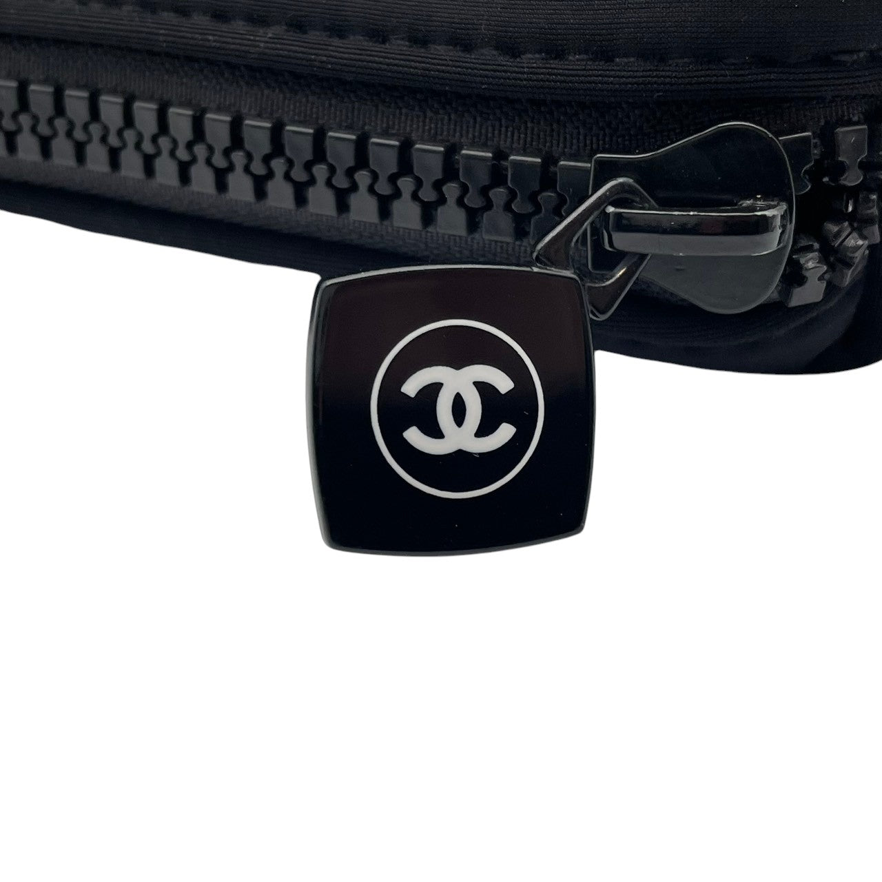 美品 シャネル CHANEL ニュートラベルライン ポーチ クラッチバッグ セカンドバッグ 小物入れ ナイロン ブラック 黒 ココマーク 総柄 レディース カジュアル パーティー デイリー クラシック エレガント ビンテージ レトロ 上品 軽量 鞄 K12