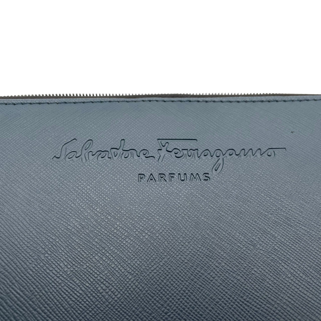 良品 フェラガモ Ferragamo ポーチ クラッチ セカンドバッグ 小物入れ ナイロン レザー ネイビー ブラック 黒 男女兼用 ユニセックス カジュアル お出かけ デイリー クラシック エレガント ビンテージ レトロ 上品 鞄 かばん カバン K12