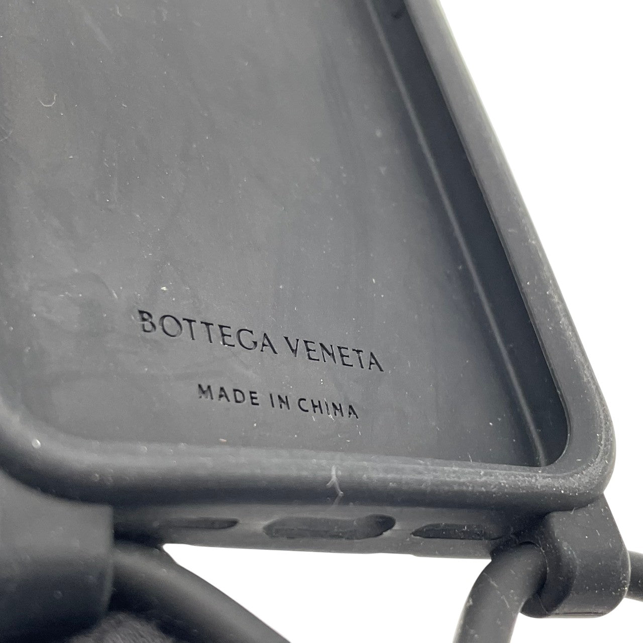 美品 ボッテガヴェネタ BOTTEGA VENETA スマホケース iPhone 携帯カバー スマートフォン シリコン ラバー ブラック 黒 イントレチャート マキシ 男女兼用 ユニセックス カジュアル クラシック エレガント ビンテージ レトロ 上品 M5