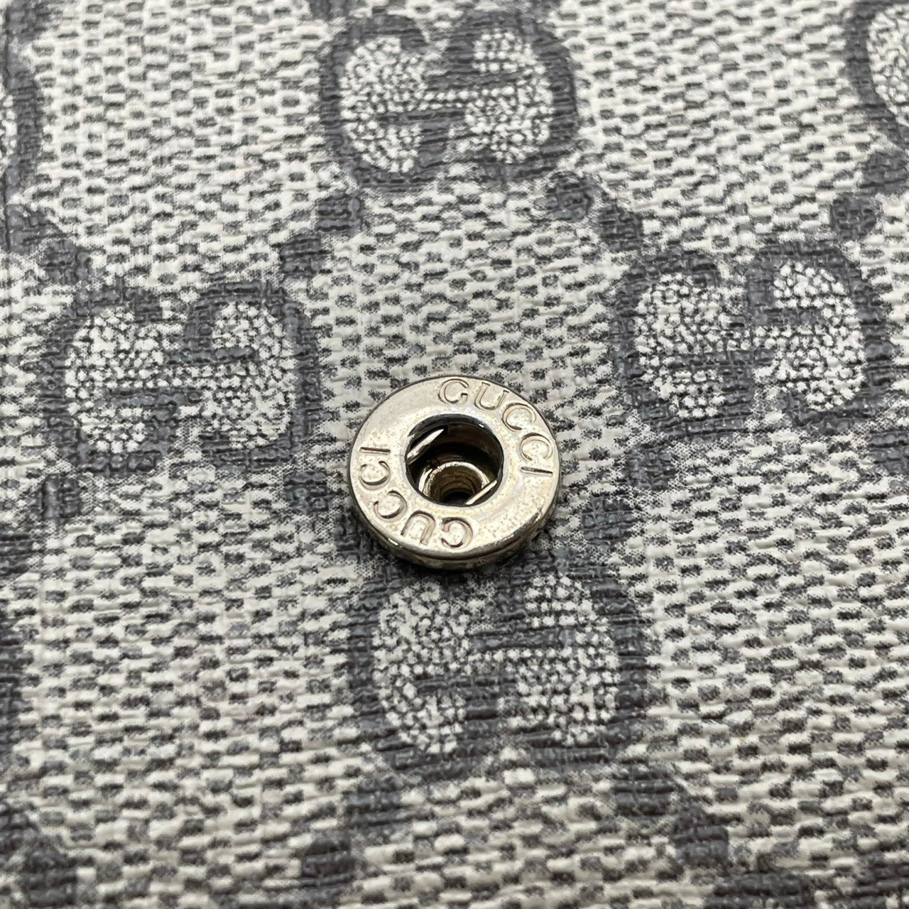 美品 グッチ GUCCI 長財布 ロングウォレット フラップ PVC レザー GGスプリーム シェリーライン リボン ブラウン 茶 レディース カジュアル フォーマル クラシック エレガント ビンテージ レトロ デイリー 通勤 通学 サイフ 小物 上品 M3