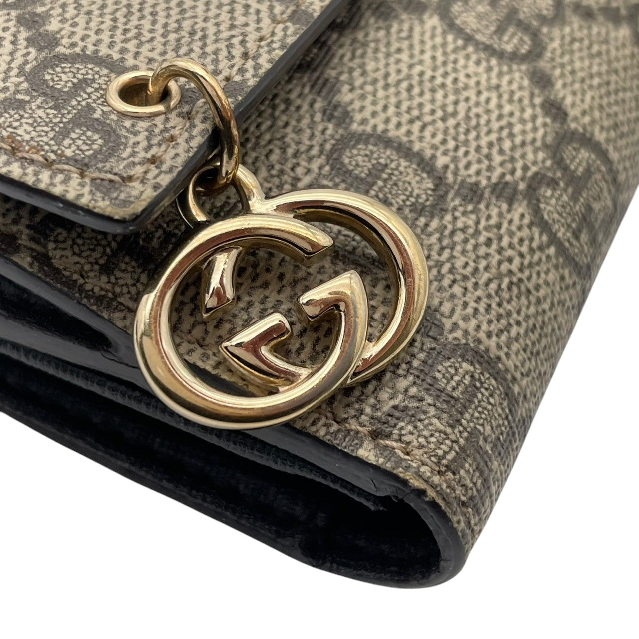 美品 グッチ GUCCI 長財布 ロングウォレット フラップ PVC レザー GGスプリーム シェリーライン リボン ブラウン 茶 レディース カジュアル フォーマル クラシック エレガント ビンテージ レトロ デイリー 通勤 通学 サイフ 小物 上品 M3