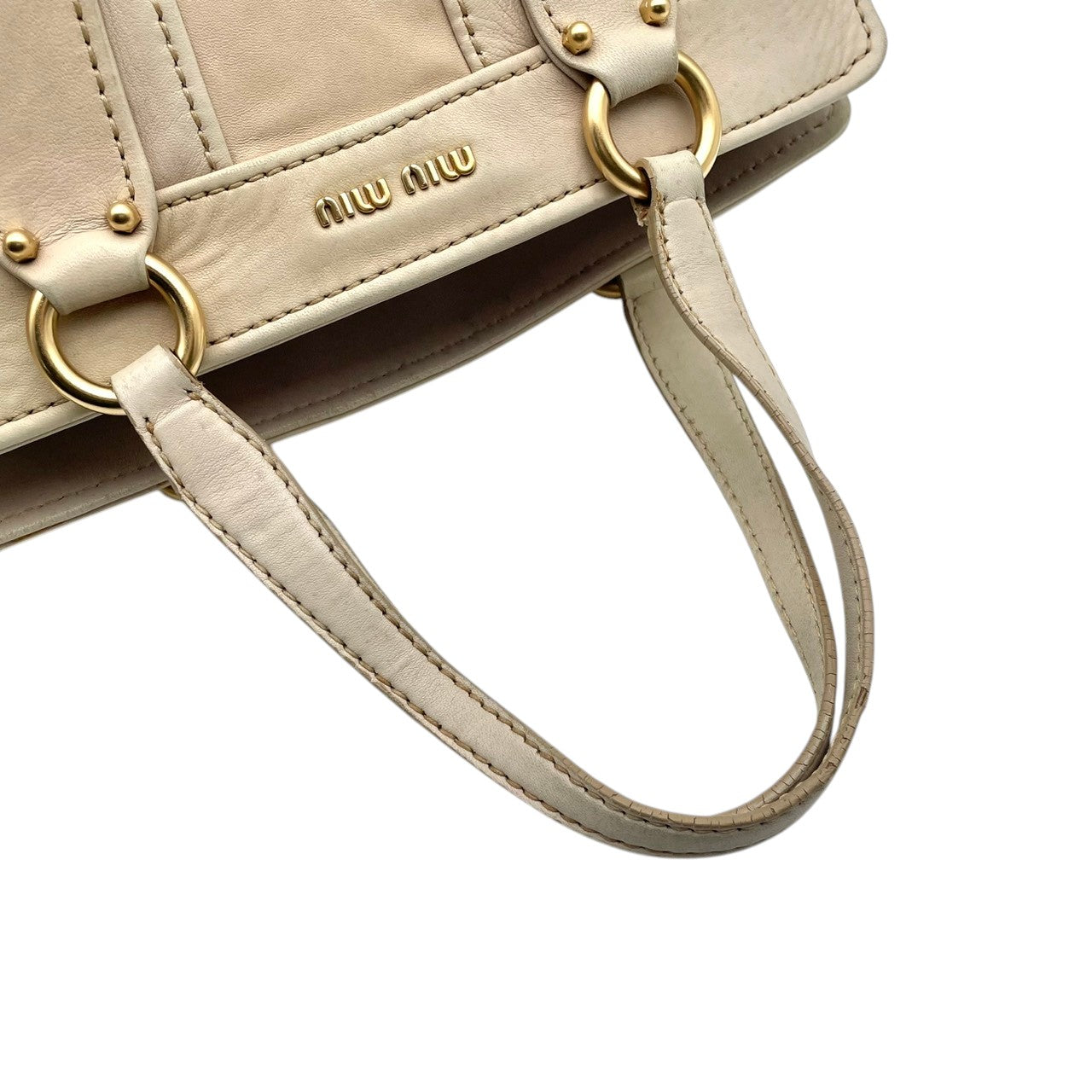 ミュウミュウ miumiu レザー トートバッグ ハンドバッグ アイボリー 白系 A4収納可 肩掛け ワンショルダー レディース 通勤 通学 旅行 お出かけ カジュアル エレガント クラシック ビンテージ 上品 シンプル ブランド 鞄 かばん カバン S18