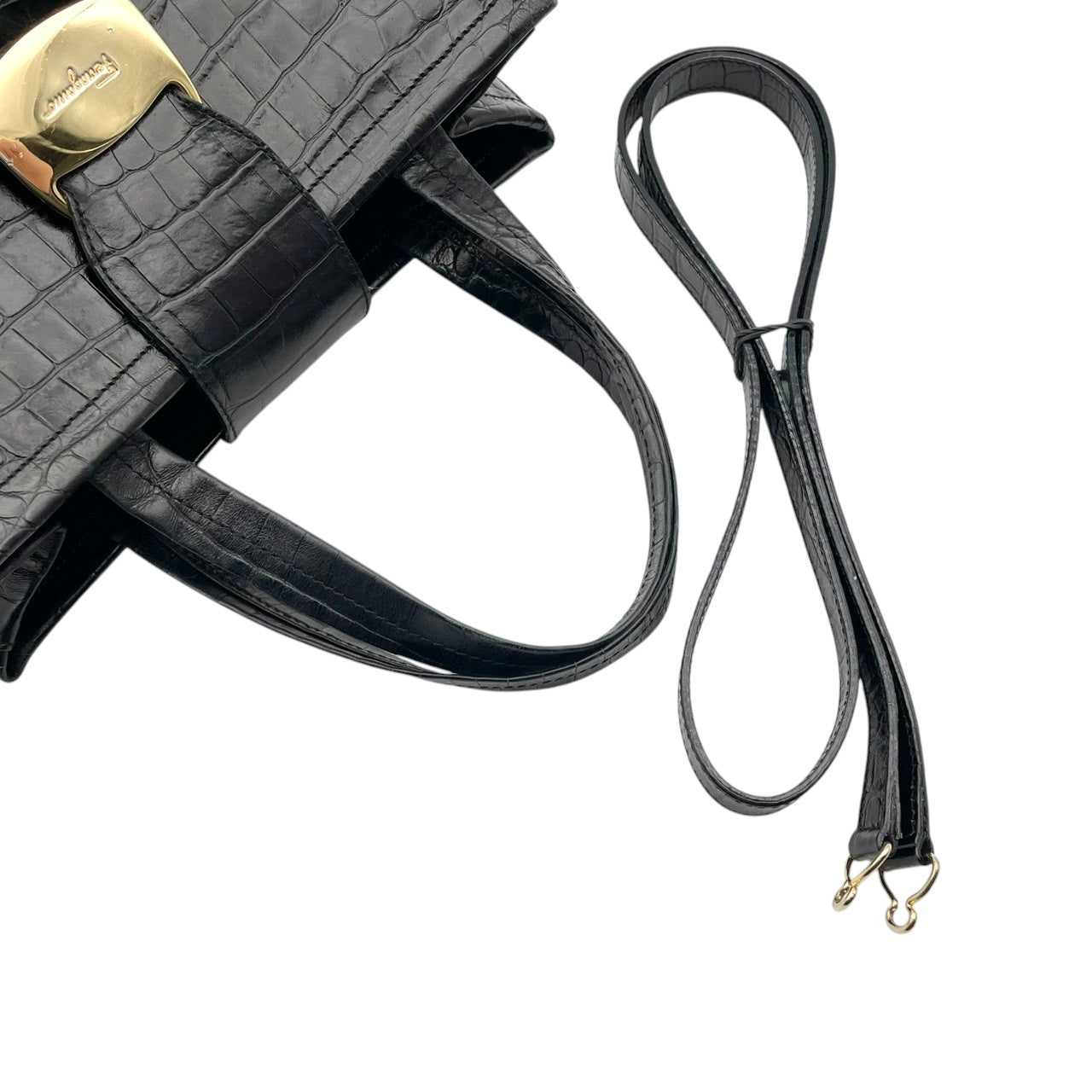 美品 フェラガモ Ferragamo ヴァラ リボン 2WAY ハンドバッグ ショルダーバッグ 斜め掛け可 自立可 レザー 本革 ブラック 黒 ゴールド金具 レディース フォーマル エレガント クラシック ビンテージ 上品 華やか 鞄 かばん カバン S18