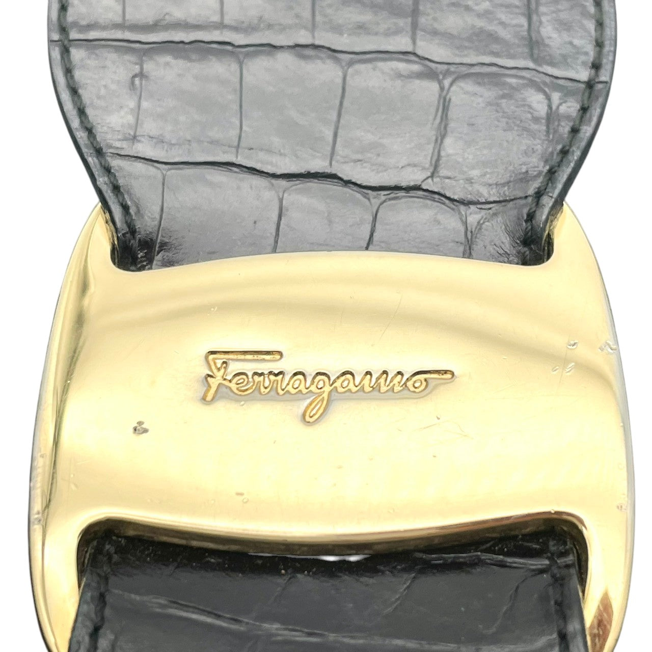美品 フェラガモ Ferragamo ヴァラ リボン 2WAY ハンドバッグ ショルダーバッグ 斜め掛け可 自立可 レザー 本革 ブラック 黒 ゴールド金具 レディース フォーマル エレガント クラシック ビンテージ 上品 華やか 鞄 かばん カバン S18