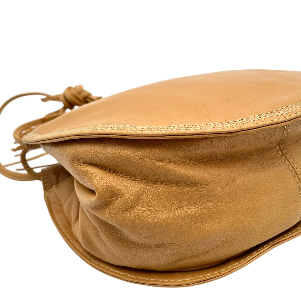 良品 ロエベ LOEWE ショルダーバッグ ハンドバッグ レザー 本革 ベージュ ロゴプレート 肩掛け 自立可 レディース カジュアル フォーマル クラシック エレガント ビンテージ 上品 鞄 かばん カバン 婦人 普段使い お出かけ 人気 レトロ S18