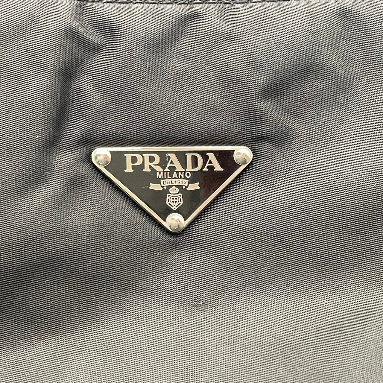 良品 プラダ PRADA トートバッグ ショルダーバッグ ナイロン レザー ブラック 黒 三角ロゴ プレート A4収納可 肩掛け 自立可 レディース ユニセックス カジュアル フォーマル クラシック エレガント ビンテージ 上品 鞄 かばん カバン S18