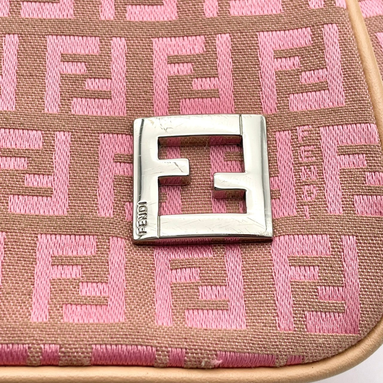 フェンディ FENDI ズッキーノ キャンバス レザー ピンクベージュ ハンドバッグ トートバッグ 肩掛け ワンショルダー レディース カジュアル エレガント ビンテージ レトロ 上品 鞄 かばん カバン お出かけ 普段使い 華やか 希少 レア 訳あり S18