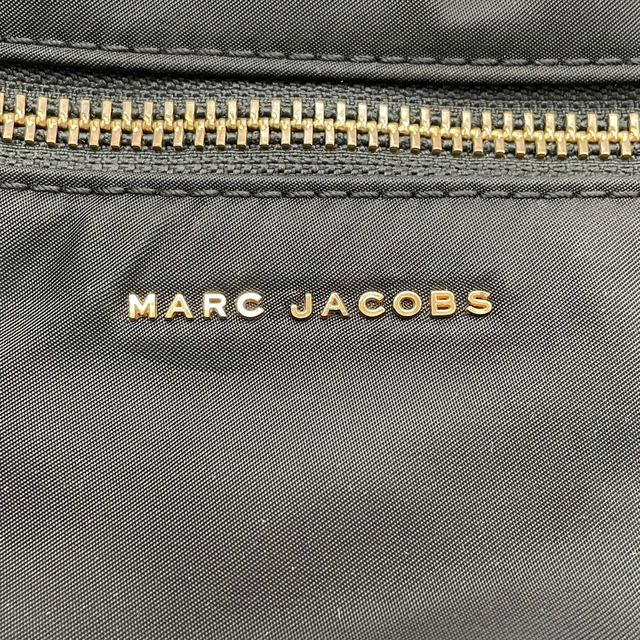 マークジェイコブス MARC JACOBS トートバッグ ナイロン レザー A4収納 通勤 通学 肩掛け ワンショルダー ブラック 黒 ゴールド金具 レディース エレガント カジュアル クラシック 大容量 軽量 ビジネス 旅行 シンプル 丈夫 美品 S24