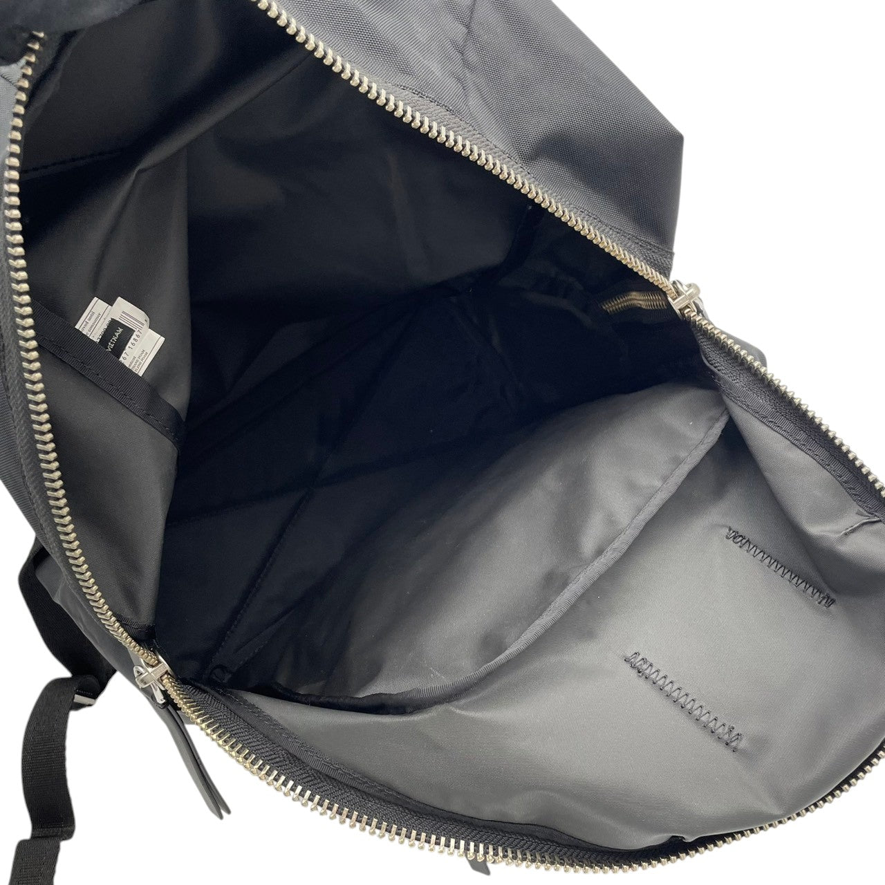 美品 マークジェイコブス MARC JACOBS リュック・デイパック ナイロン レザー ブラック 黒 A4収納 PC収納 シンプル ロゴ カジュアル エレガント ビンテージ メンズ レディース ユニセックス 高級 高品質 多機能 丈夫 お出かけ S24