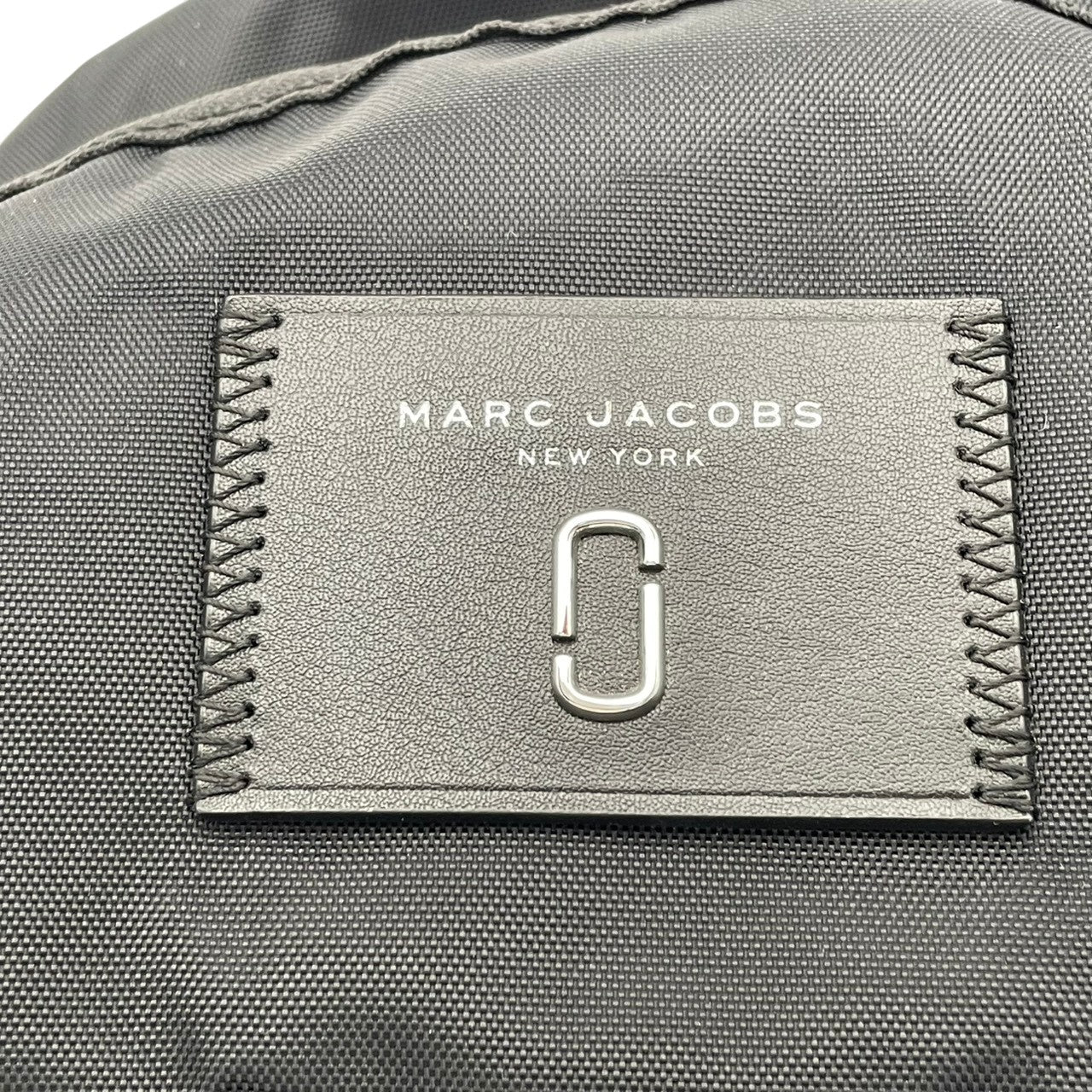 美品 マークジェイコブス MARC JACOBS リュック・デイパック ナイロン レザー ブラック 黒 A4収納 PC収納 シンプル ロゴ カジュアル エレガント ビンテージ メンズ レディース ユニセックス 高級 高品質 多機能 丈夫 お出かけ S24