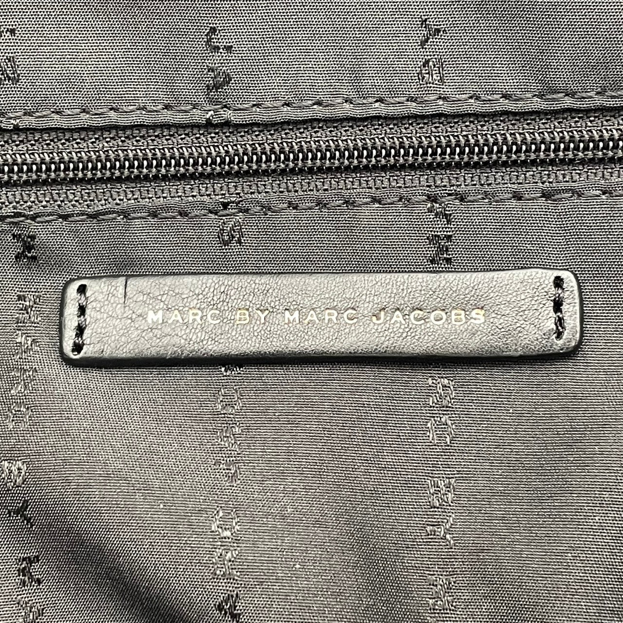 美品 マークジェイコブス MARC JACOBS トートバッグ ハンドバッグ レザー 本革 ワンショルダー 肩掛け ブラック 黒 ゴールド金具 A4収納 通勤 通学 ビジネス カジュアル レディース エレガント クラシック ビンテージ シンプル 自立可 S24
