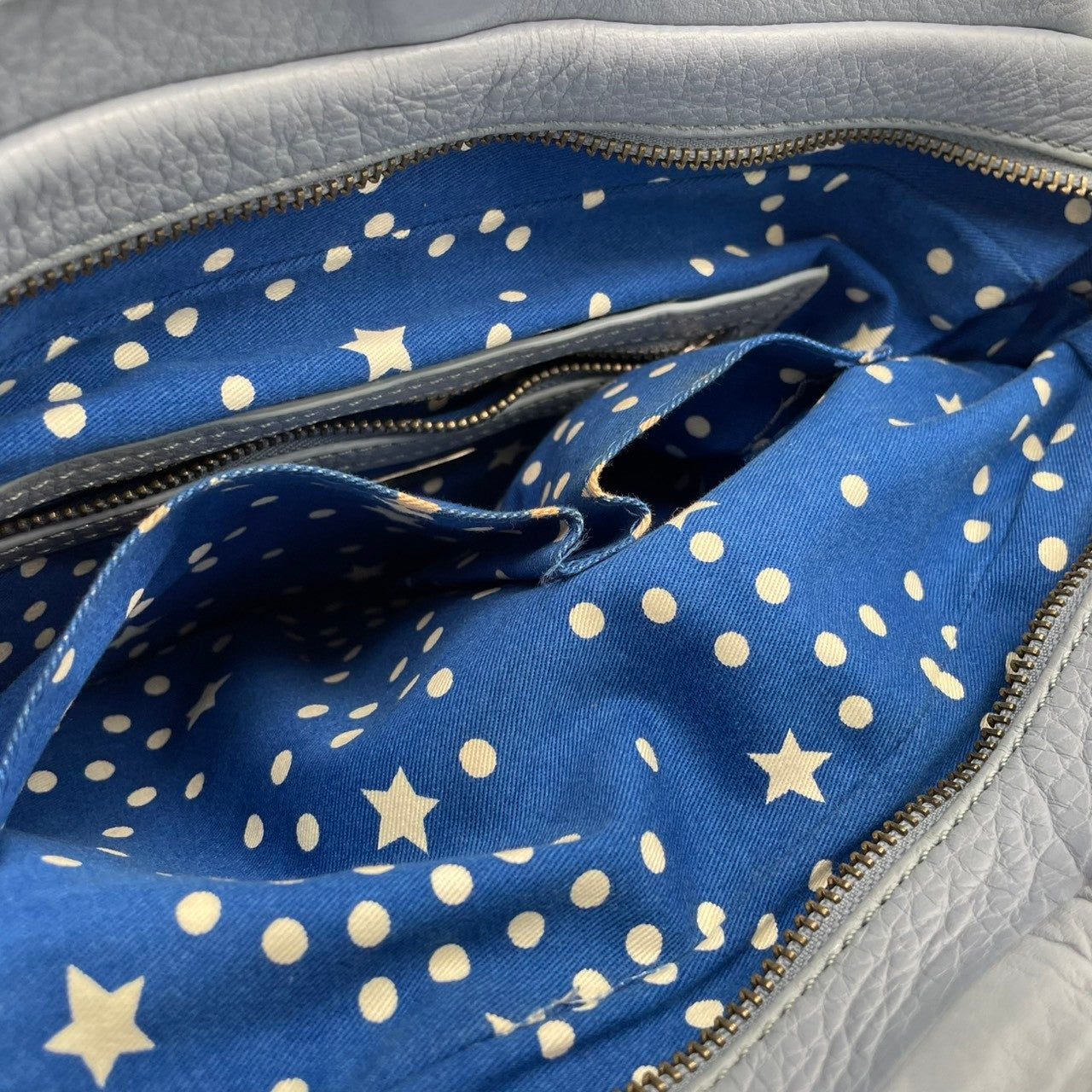 良品 マークバイマークジェイコブス MARC BY MARC JACOBS トートバッグ ハンドバッグ レザー 本革 ワンショルダー 肩掛け A4収納 通勤 通学 ビジネス 水色 ライトブルー パステルカラー レディース エレガント クラシック ビンテージ シンプル 自立可 S24