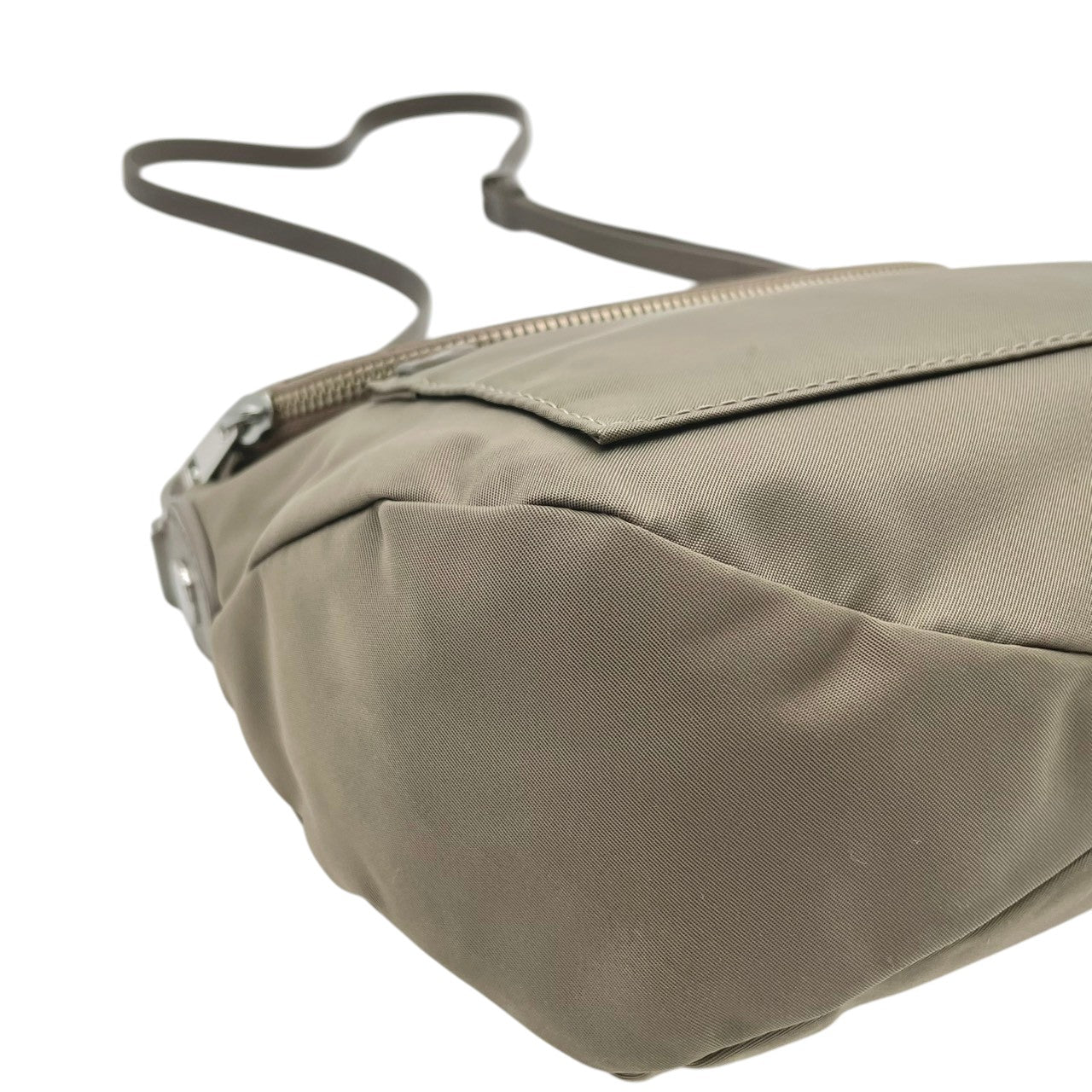 マークジェイコブス MARC JACOBS ショルダーバッグ ナイロン レザー 斜め掛け可 肩掛け グレー 灰色 シルバー金具 レディース エレガント クラシック ビンテージ カジュアル シンプル 丈夫 軽量 コンパクト お出かけ 旅行 多機能 高品質 S24