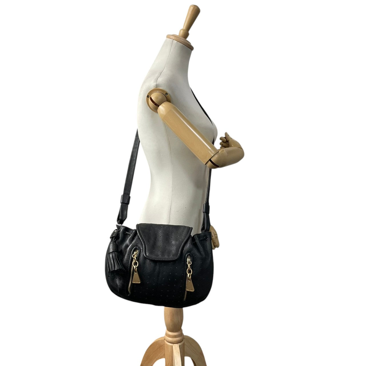 美品 シーバイクロエ SeeByChloe ショルダーバッグ クロスボディ レザー 本革 ブラック 黒 星柄 パンチング タッセル フリンジ ゴールド金具 斜め掛け可 肩掛け レディース エレガント クラシック カジュアル お出かけ 良品 保証書 S23