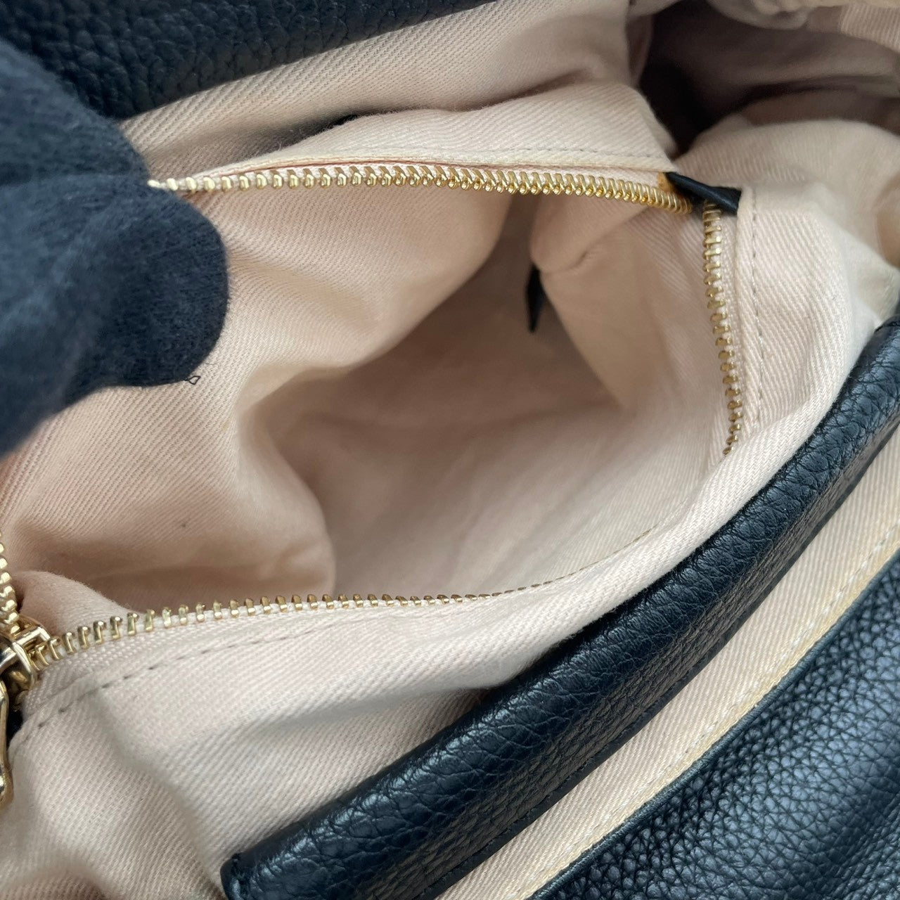 美品 シーバイクロエ SeeByChloe ショルダーバッグ クロスボディ レザー 本革 ブラック 黒 星柄 パンチング タッセル フリンジ ゴールド金具 斜め掛け可 肩掛け レディース エレガント クラシック カジュアル お出かけ 良品 保証書 S23