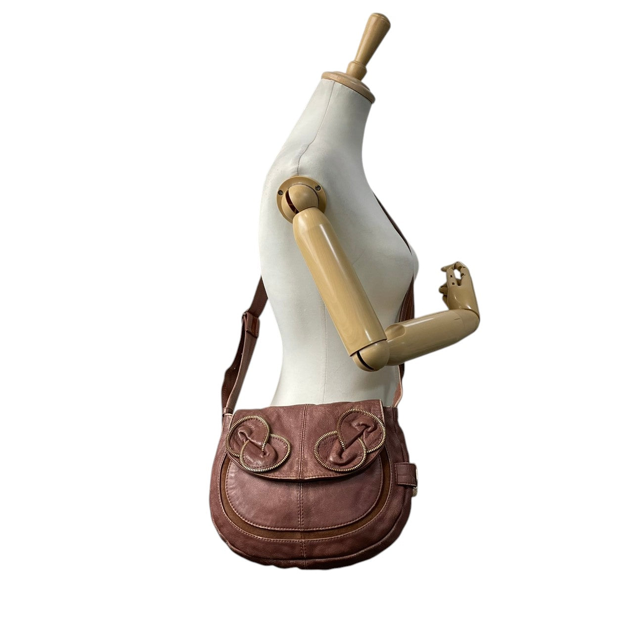 シーバイクロエ SEE BY CHLOE ショルダーバッグ レザー 本革 ブラウン 茶色 ゴールド金具 レディース エレガント クラシック ビンテージ 斜め掛け可 肩掛け 上品 カジュアル お出かけ 旅行 シンプル 普段使い 収納力 人気 高品質 S23
