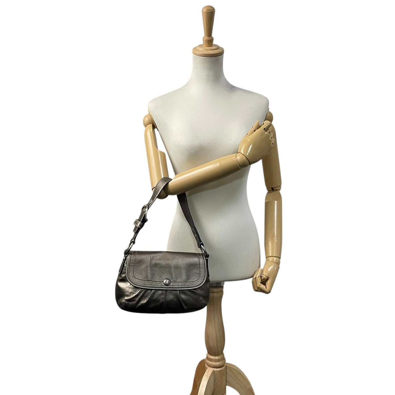 コーチ COACH ハンドバッグ ワンショルダーバッグ レザー 本革 メタリックグレー グレー シルバー F13728 レディース エレガント クラシック ビンテージ シンプル スタイリッシュ パーティー 結婚式 二次会 お出かけ フォーマル 鞄 S80