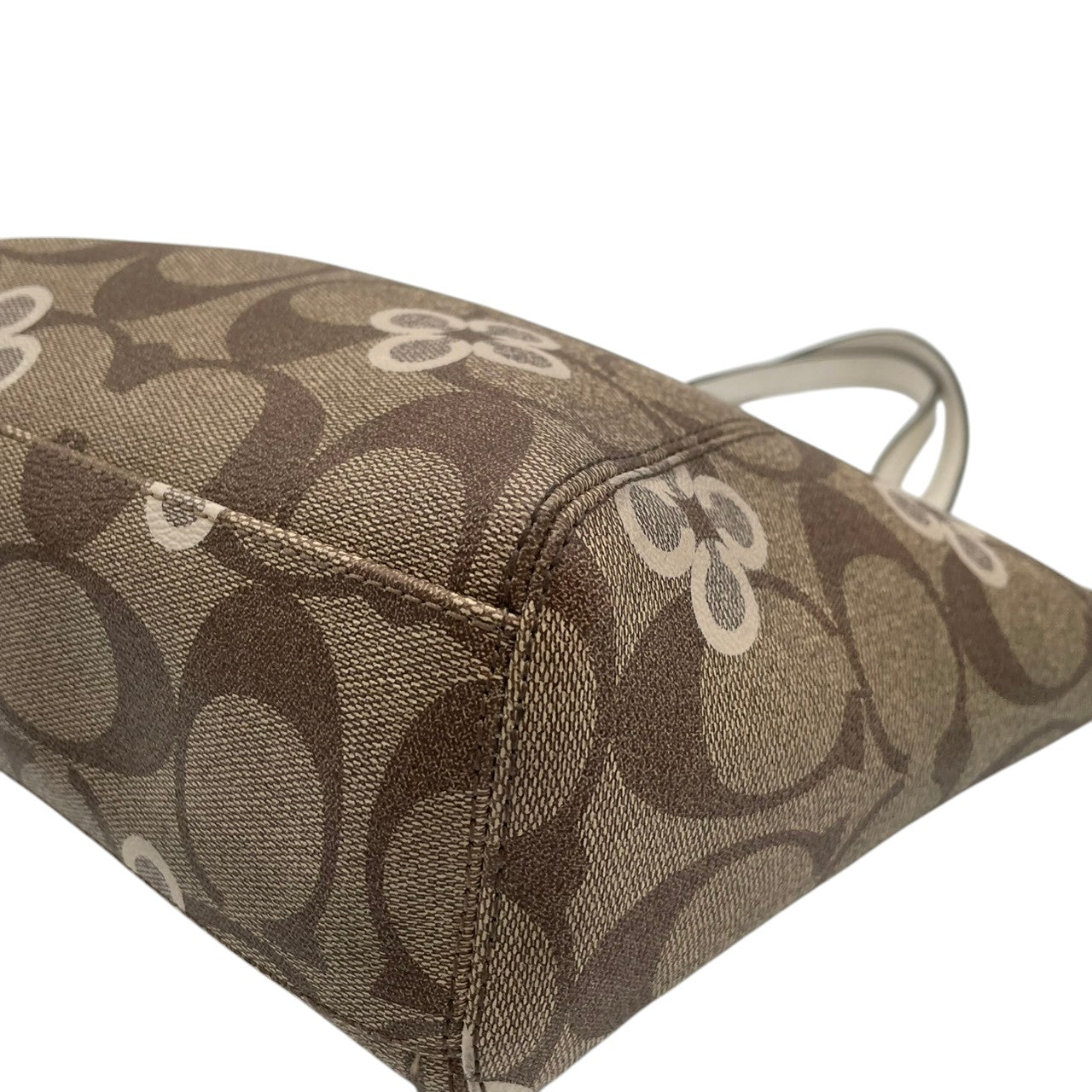 【美品】コーチ COACH 2way ショルダーバッグ F20811 シグネチャー 花柄 クローバー PVC レザー 茶 白 斜め掛け可 ワンショルダー 自立可 ビンテージ クラシック エレガント 上品 レディース お出かけ 華やか 人気 ゴールド金具 S9