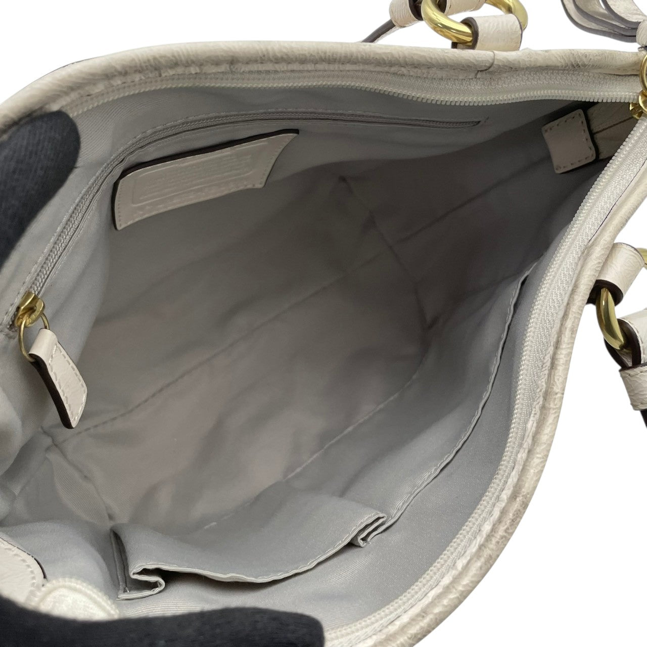 【美品】コーチ COACH 2way ショルダーバッグ F20811 シグネチャー 花柄 クローバー PVC レザー 茶 白 斜め掛け可 ワンショルダー 自立可 ビンテージ クラシック エレガント 上品 レディース お出かけ 華やか 人気 ゴールド金具 S9
