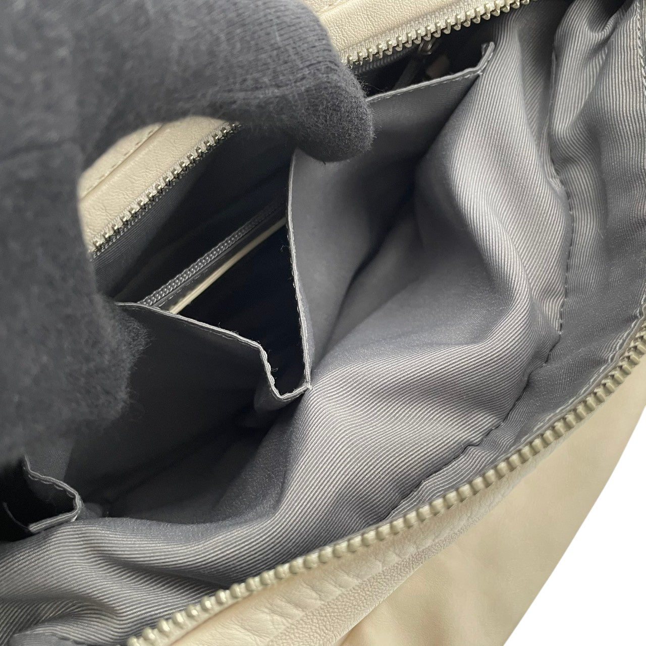 【美品】コーチ COACH ショルダーバッグ 13442 パーカー レザー アイボリー ホワイト系 肩掛け ワンショルダー 自立可 ビンテージ クラシック エレガント 上品 ギャザー レディース 通勤 通学 お出かけ デイリー シルバー金具 定番 人気 S9