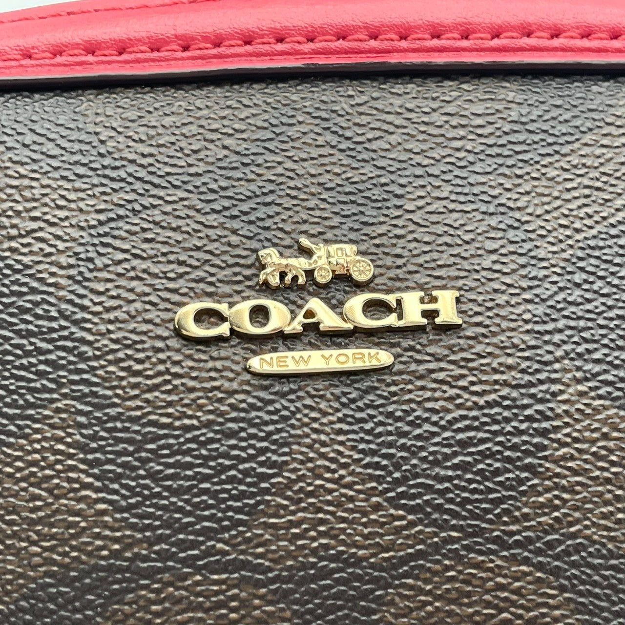 極 美品 コーチ COACH F76674 ショルダーバッグ クロスボディ ドーム型 シグネチャー PVC レザー 本革 茶 ブラウン ワインレッド ボルドー バイカラー レディース カジュアル デイリー お出かけ エレガント 上品 斜め掛け可 自立可 S98
