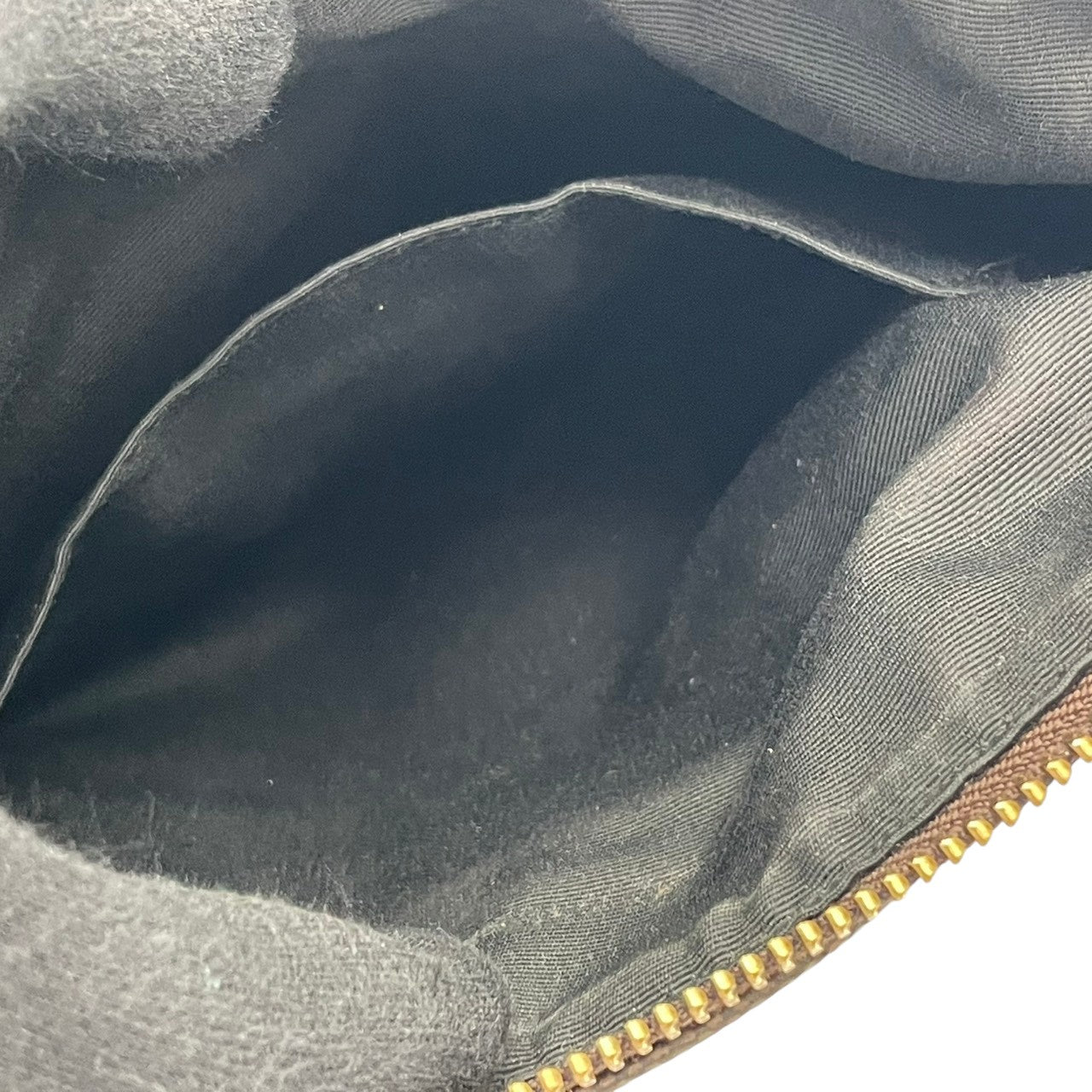 美品 コーチ COACH F58309 シグネチャー ショルダーバッグ クロスボディ サコッシュ PVC レザー 本革 ブラウン 茶 エレガント クラシック レディース 通勤 通学 デイリー お出かけ 旅行 カジュアル シンプル 上品 大人 斜め掛け可 S98