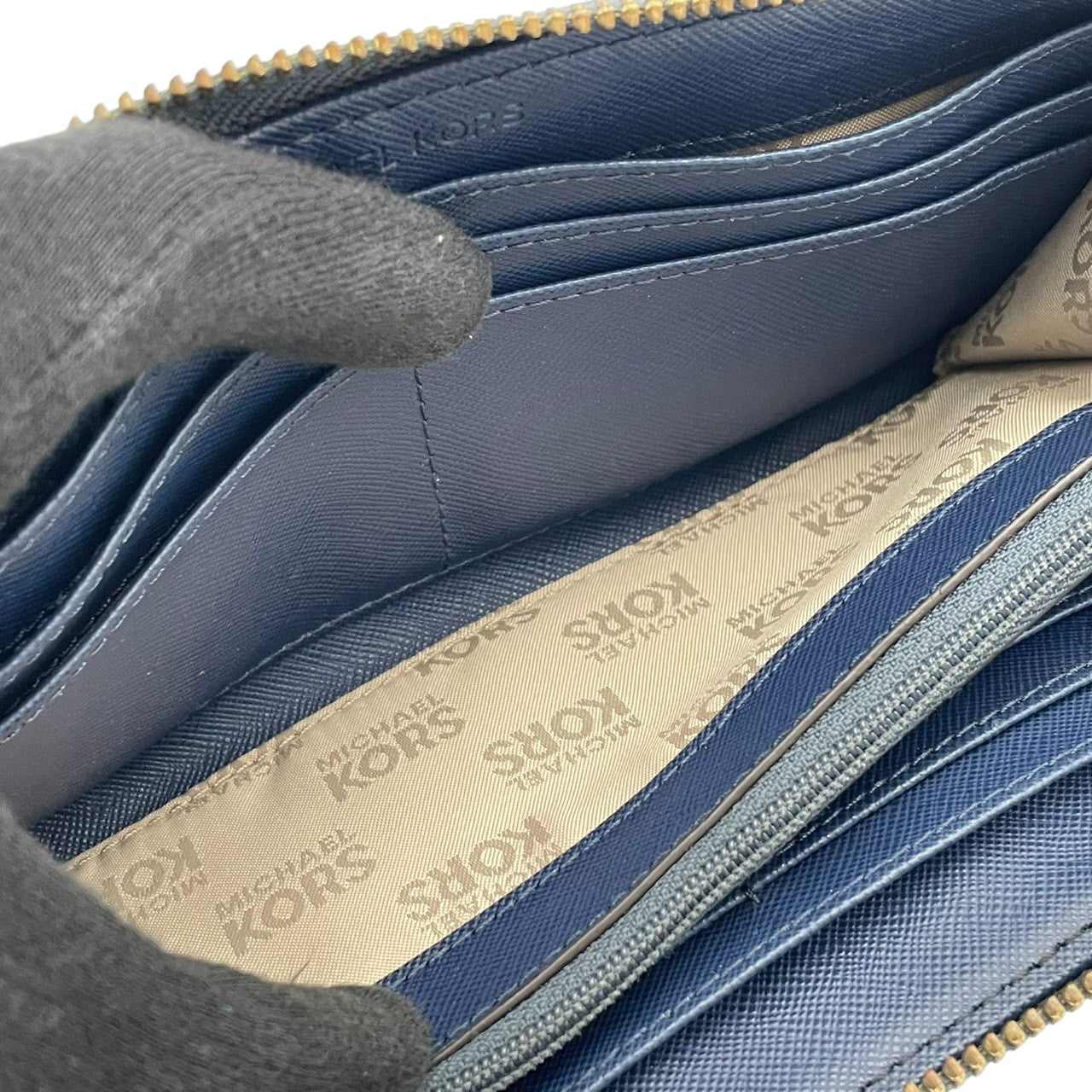 マイケルコース MICHAEL KORS 長財布 ラウンドファスナー ロングウォレット 財布 PVC レザー シグネチャー ネイビー 紺 レディース メンズ ユニセックス カジュアル デイリー ビジネス クラシック エレガント 上品 お出かけ W1
