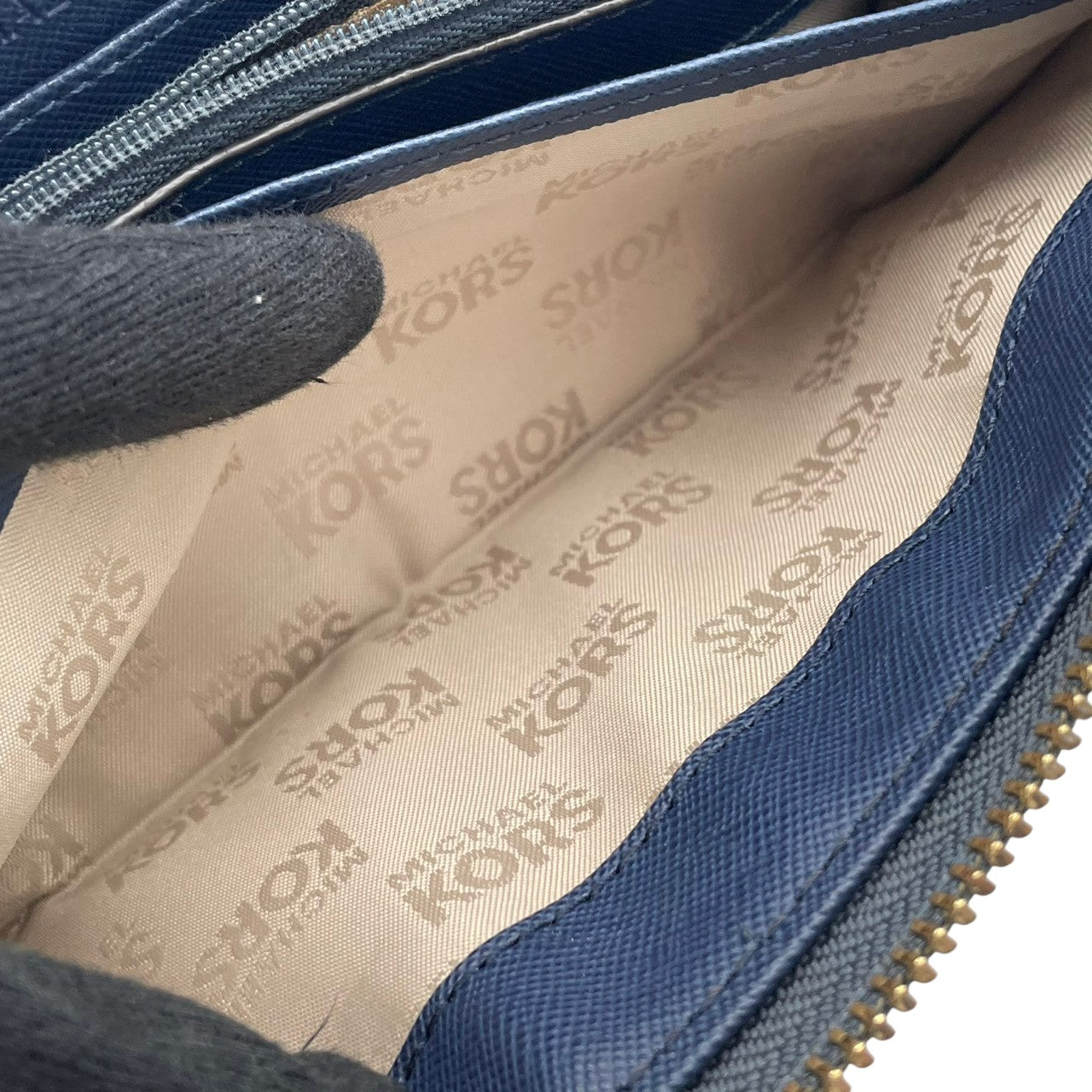 マイケルコース MICHAEL KORS 長財布 ラウンドファスナー ロングウォレット 財布 PVC レザー シグネチャー ネイビー 紺 レディース メンズ ユニセックス カジュアル デイリー ビジネス クラシック エレガント 上品 お出かけ W1