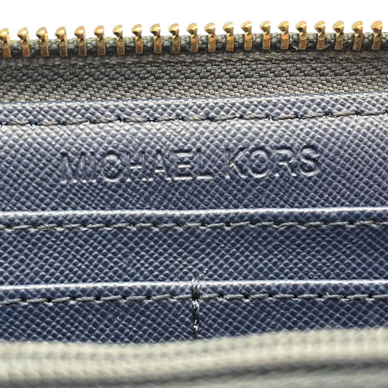 マイケルコース MICHAEL KORS 長財布 ラウンドファスナー ロングウォレット 財布 PVC レザー シグネチャー ネイビー 紺 レディース メンズ ユニセックス カジュアル デイリー ビジネス クラシック エレガント 上品 お出かけ W1
