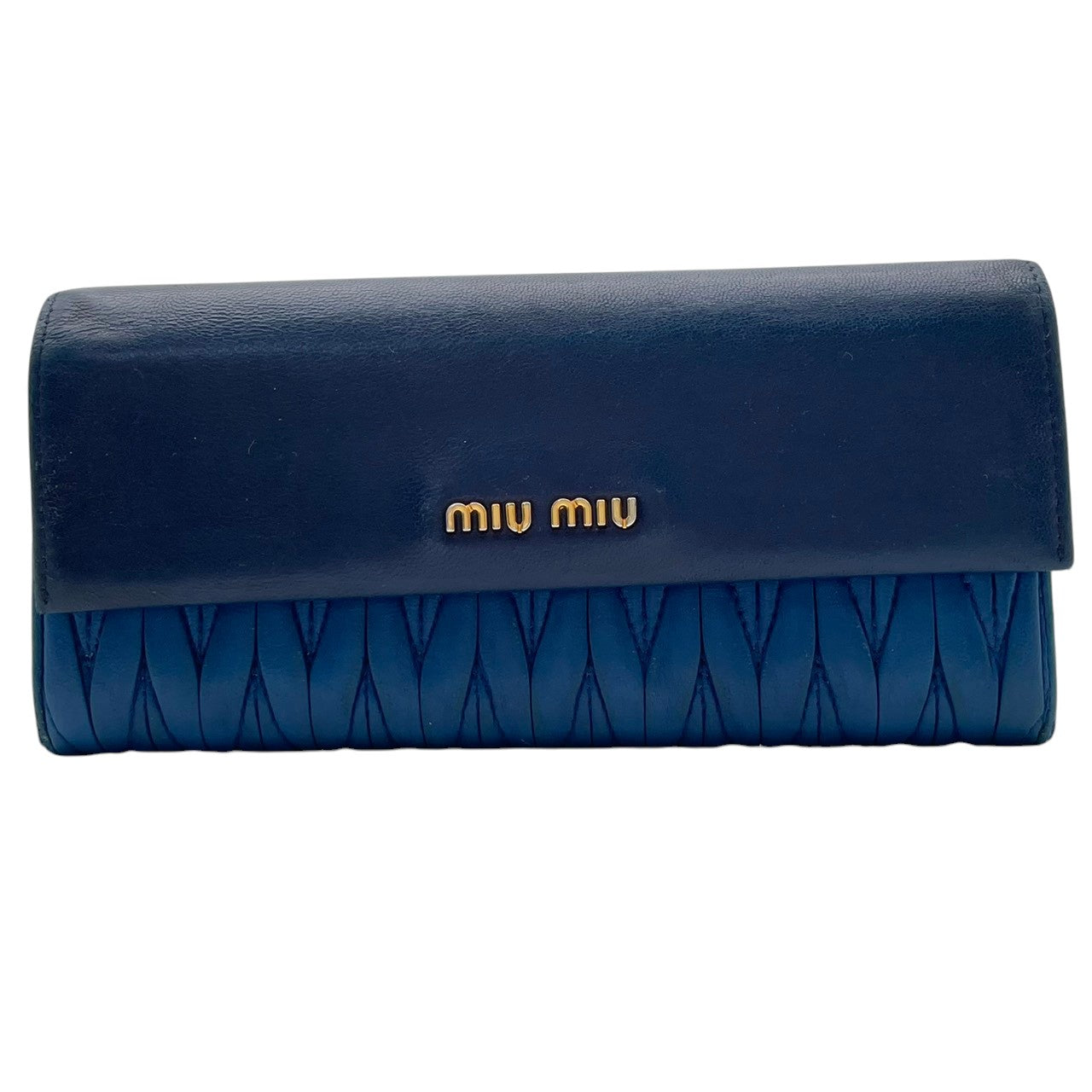 良品 ミュウミュウ miumiu 5M1369 マテラッセ バイカラー 長財布 フラップ ウォレット 財布 羊革 ラムレザー 本革 ネイビー ブルー 紺 青 ゴールド金具 レディース エレガント クラシック カジュアル デイリー お出かけ 上品 大人 W1