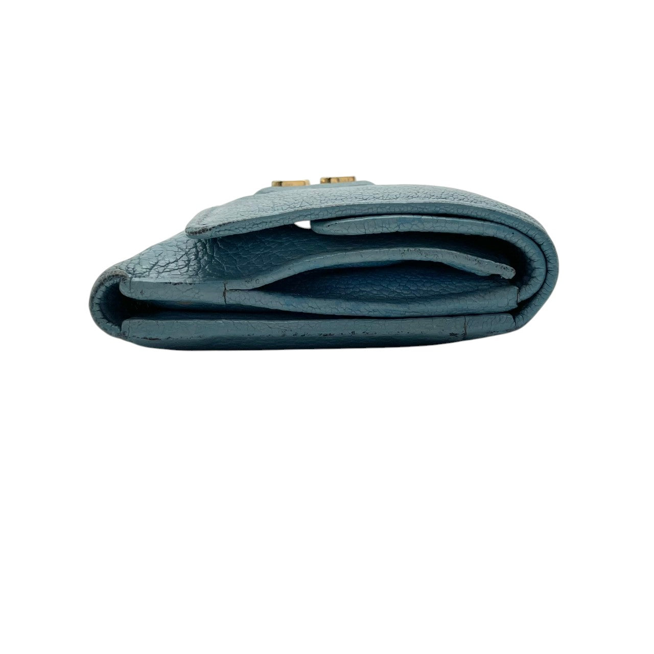 良品 ミュウミュウ miumiu 三つ折り財布 折り財布 コンパクトウォレット ミニ財布 マドラス レザー 本革 ライトブルー 水色 メタルロゴ ゴールド金具 レディース エレガント キュート フェミニン カジュアル デイリー 通勤 通学 上品 大人 W1
