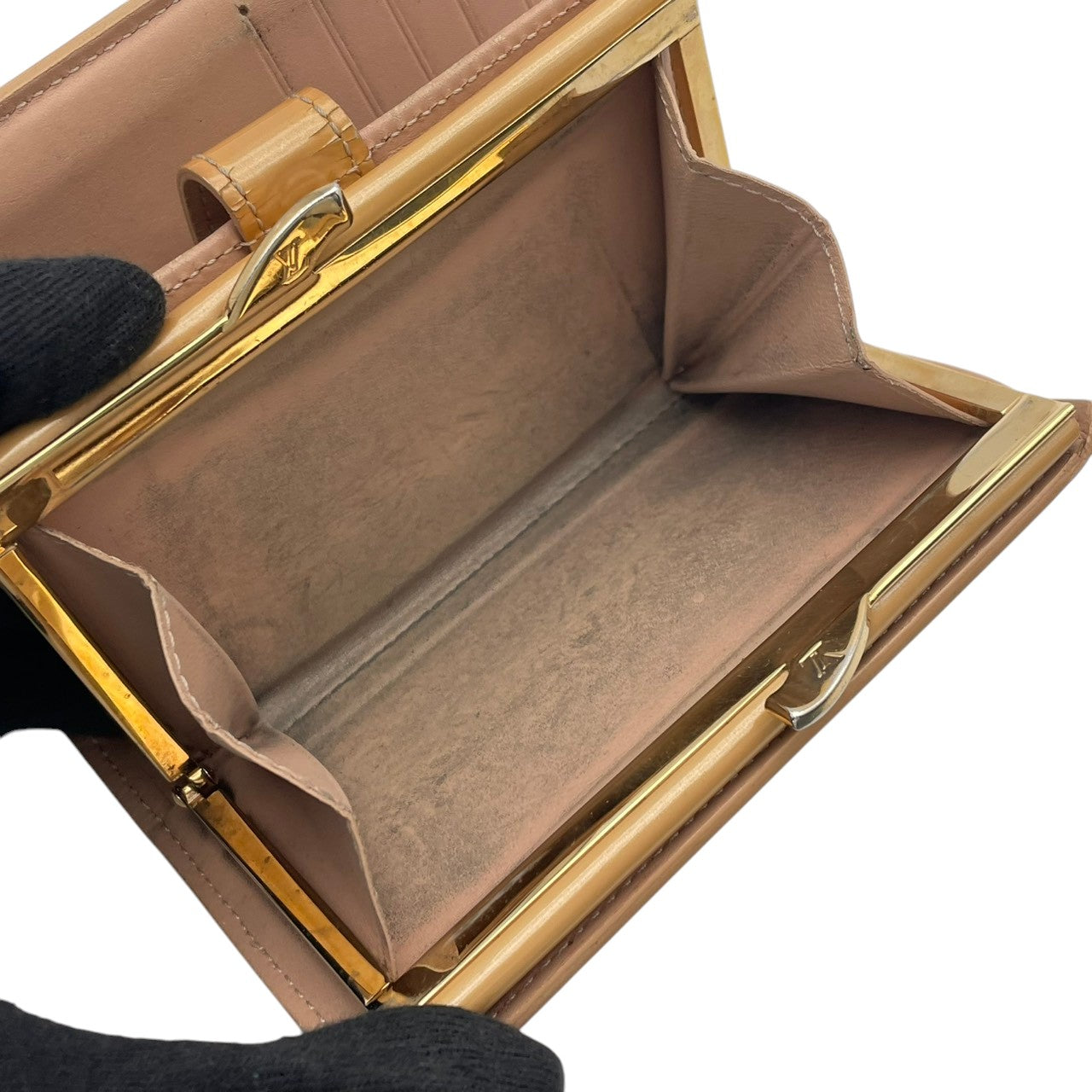 ルイヴィトン LOUIS VUITTON モノグラム ヴェルニ ポルトフォイユ ヴィエノワ がま口 二つ折り 財布 エナメル レザー イエロー ピンク ベージュ ビンテージ エレガント ブランド 定番 人気 アイテム レディース コンパクト ウォレット W1