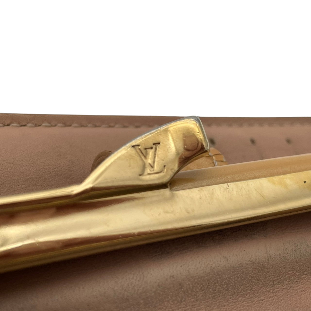 ルイヴィトン LOUIS VUITTON モノグラム ヴェルニ ポルトフォイユ ヴィエノワ がま口 二つ折り 財布 エナメル レザー イエロー ピンク ベージュ ビンテージ エレガント ブランド 定番 人気 アイテム レディース コンパクト ウォレット W1