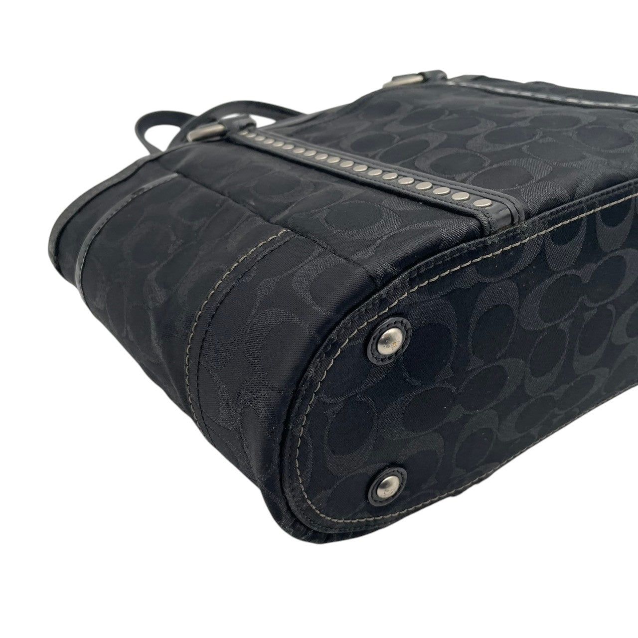 【美品】 コーチ COACH シグネチャー トートバッグ ショルダーバッグ スタッズ キャンバス レザー A4収納可能 肩掛け ワンショルダー ブラック 黒 通勤 通学 ビンテージ クラシック エレガント シック 上品 鞄 レディース F12853 S57