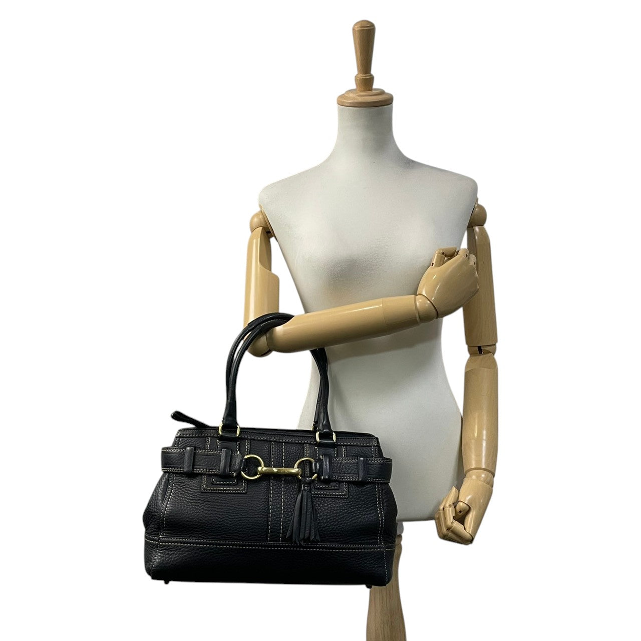 【美品】 コーチ COACH ハンドバッグ トートバッグ ハンプトンズ キャリーオール レザー ブラック 黒 ゴールド金具 タッセル チャーム付 肩掛け ワンショルダー 自立可 ビンテージ 鞄 通勤 お出かけ 普段使い 上品 レディース F10212 S57